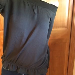 🔴 LAST CHANCE 🔴 Maurices Grey Off the Shoulder Blouse